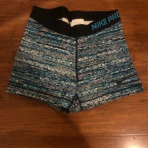 Nike Pros size M